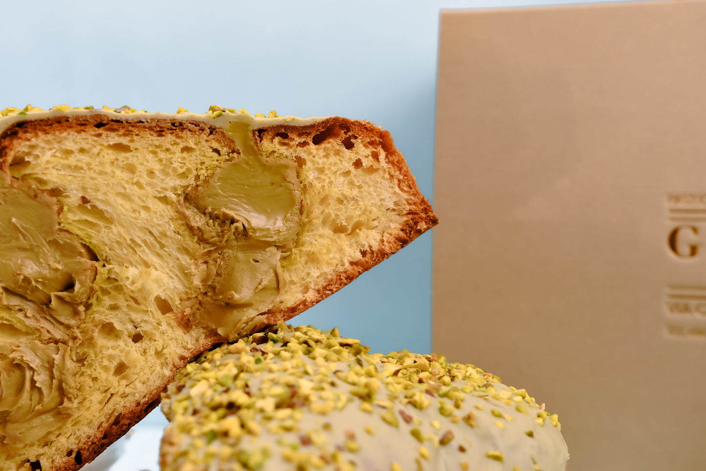 Colomba Pistacchio farcito con crema di Pistacchio da 1.2kg
