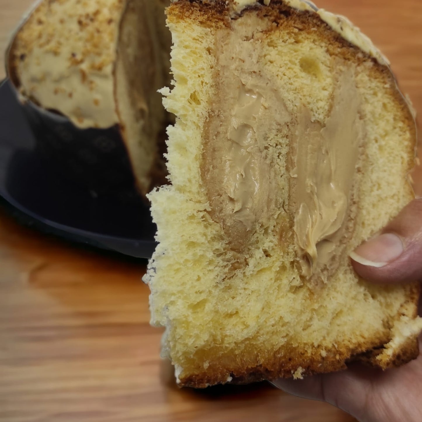 Panettone Nocciola farcito con crema di Nocciole da 1.2kg)